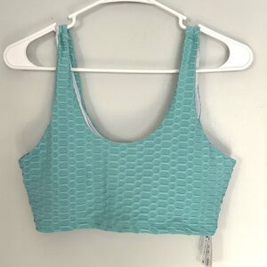 Kamoni Women's Aqua Textured Bikini Top -
Size Medium - NWOT - PTP 15”